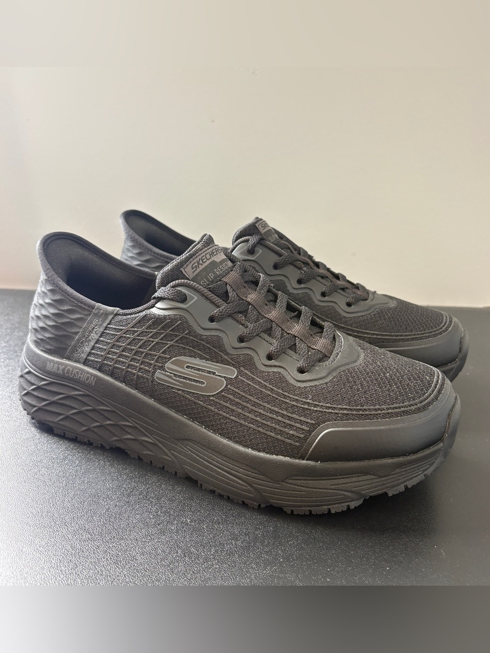 Skechers Max Cushioning Elite Remmal Men 7.5 Black Slip Resistant Work 200231